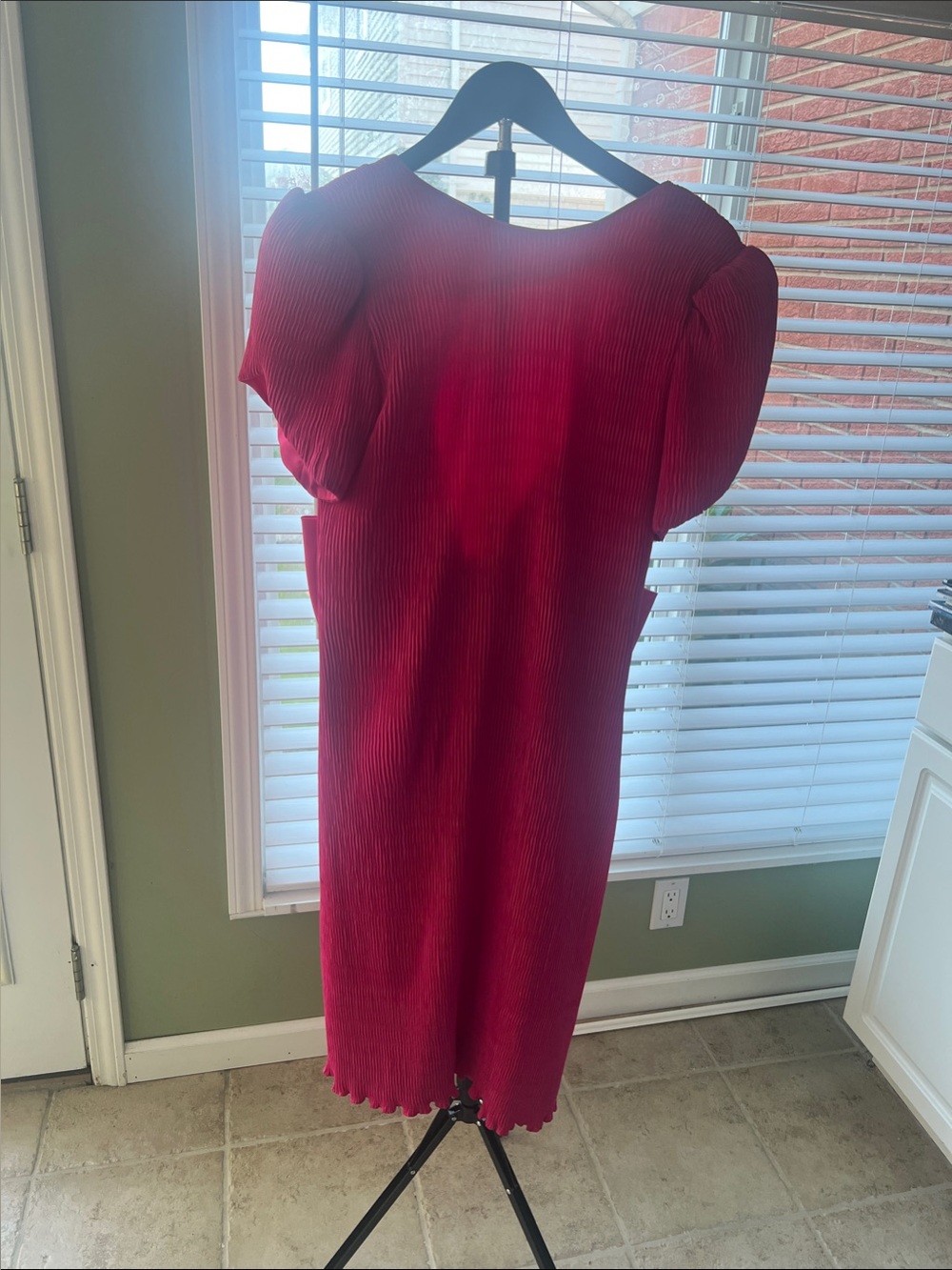 Elegant Women's Pink Pleated Midi Dress